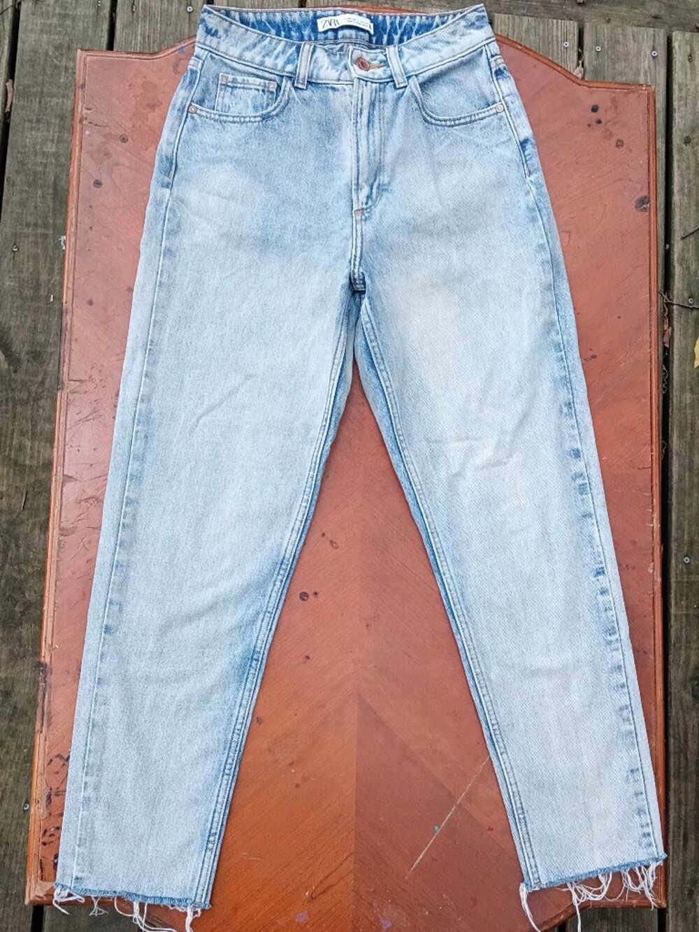 NWOT Zara Light Wash Raw Hem Straight Leg Jeans Women’s Size 2 100% Cotton